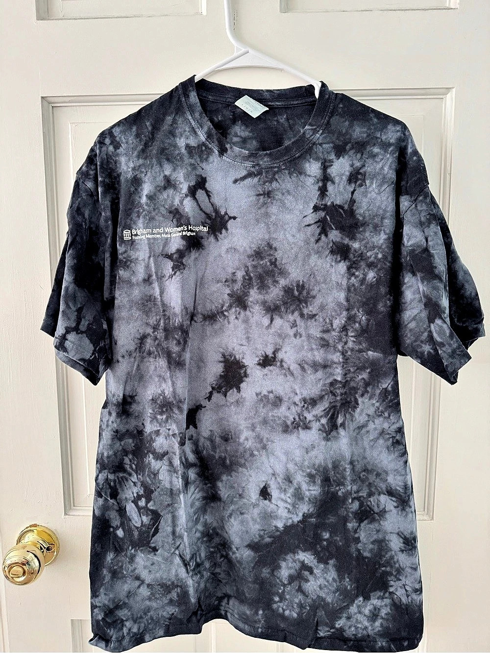Brigham and women’s hospital Tie-Dye Tee Men's Black & Gray Tee Size Large